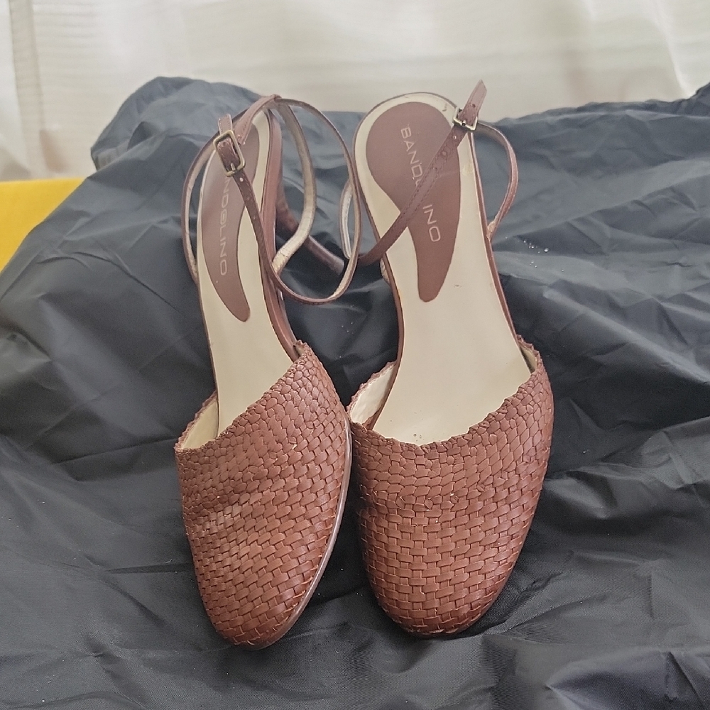 Bandolino Women's Tan Woven Sandals